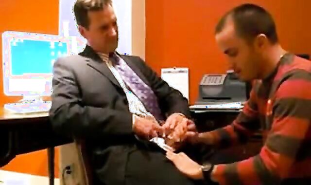 Big-Cock Daddy Blows His Male Secretary