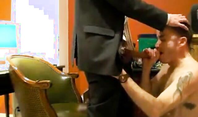 Big-Cock Daddy Blows His Male Secretary