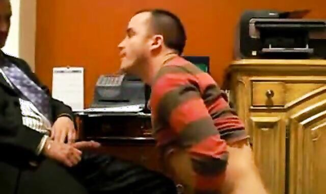 Big-Cock Daddy Blows His Male Secretary