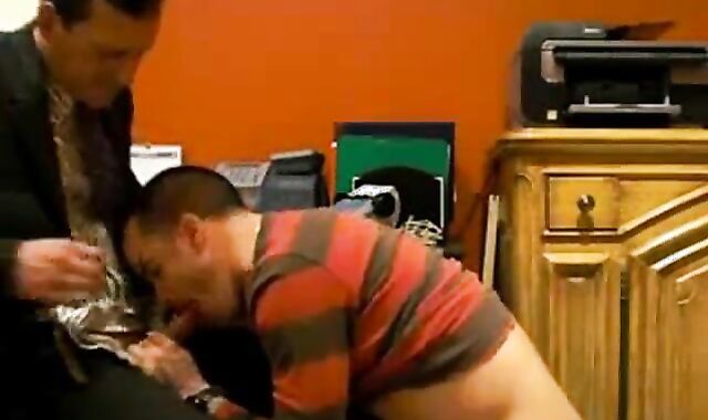 Big-Cock Daddy Blows His Male Secretary