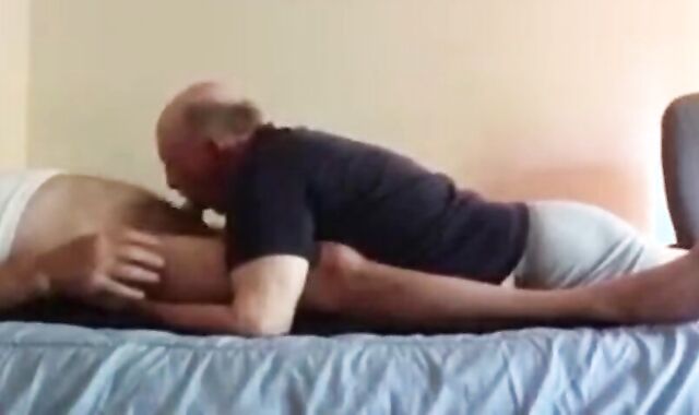 Amateur Opa schluckt gerne