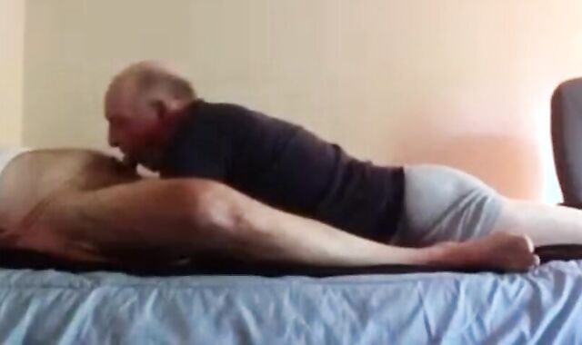 Amateur Opa schluckt gerne