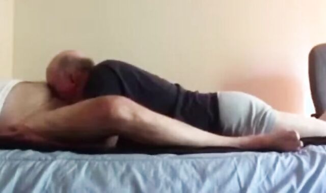 Amateur Opa schluckt gerne