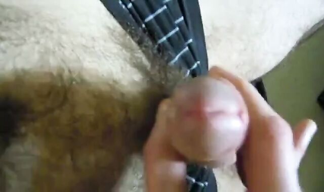 Masturbation et branlette avec une grosse bite - ejaculation intense