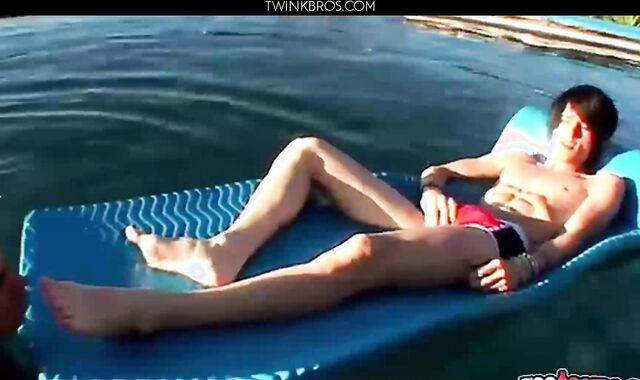 Asher And Brenden Hotties In The Pool
