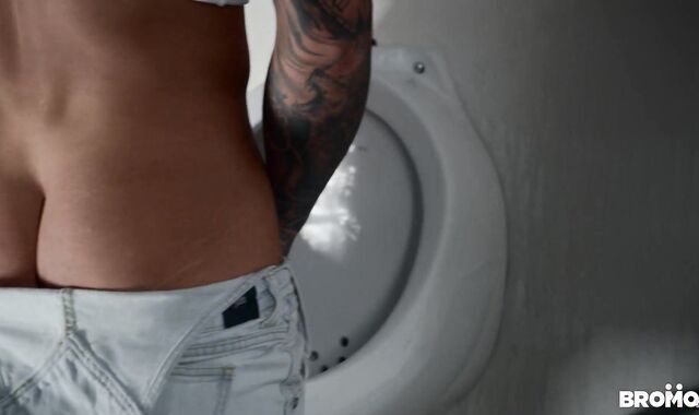 Urinal smash - Bo Sinn and Tony Carusso Yankee boink