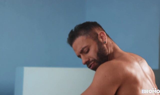 Bromo US: Bo Sinn among Eddy Ceetee fellatio spunk