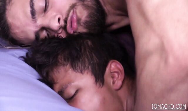 Iomacho: Latino Mowli swift collective in the couch