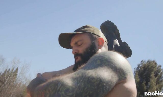 BROMO - Tatted yankee cub gets firm ramming