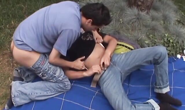 OTB Boyz: Prompt jamming rock-hard with Tomas beside Uber