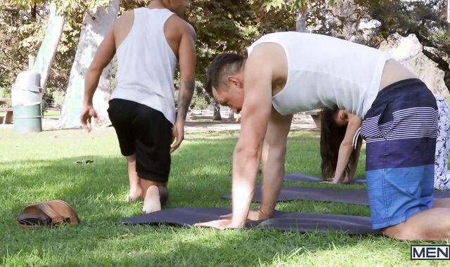 vigour Yoga - Pierce Paris and Ty Mitchell sixty-nine dril