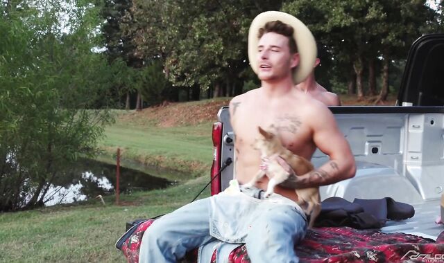 Falcon Studios: Homo Josh Moore has a thing for tough pulverizing