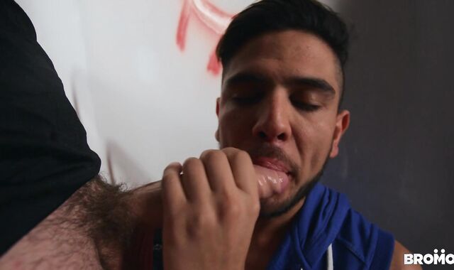 Bromo: Thyle Knoxx as well as pierced Alex Montenegro