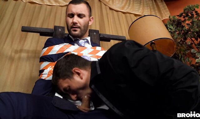 Bromo: Tatted euro Daren D highly neat facial cumshot in bar