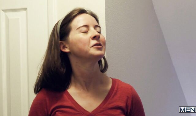 Str8toGay.com - Lance Hart among Paul Canon in bathtub