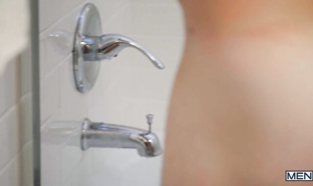 Str8toGay.com - Lance Hart among Paul Canon in bathtub