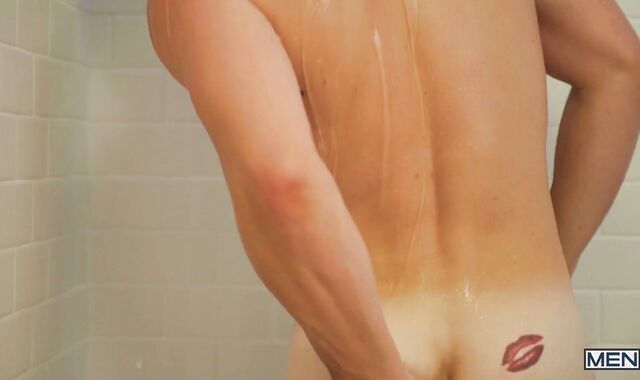 Str8toGay.com - Lance Hart among Paul Canon in bathtub