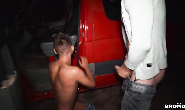 Bromo - Julian rump-to-throat vid