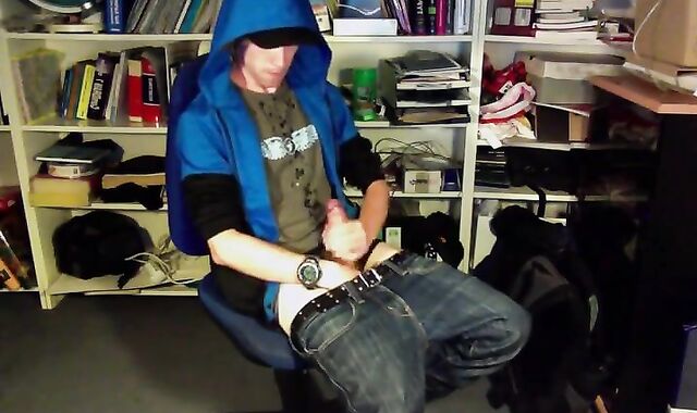 Amateur Twink's Huge Load on Webcam