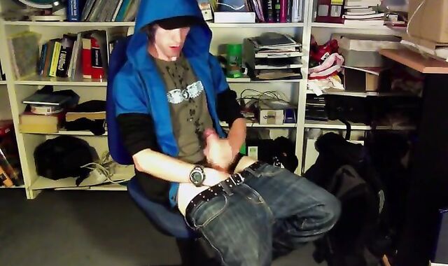 Amateur Twink's Huge Load on Webcam