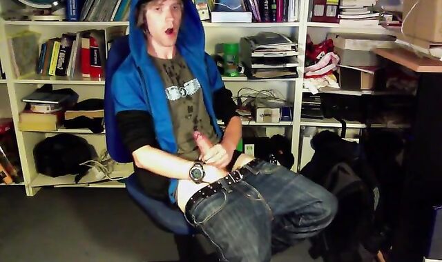 Amateur Twink's Huge Load on Webcam