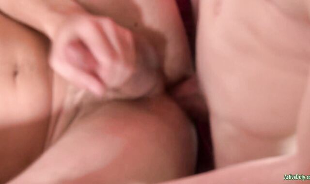 Activeduty - Brown-haired Scott without a condom mouth pounding