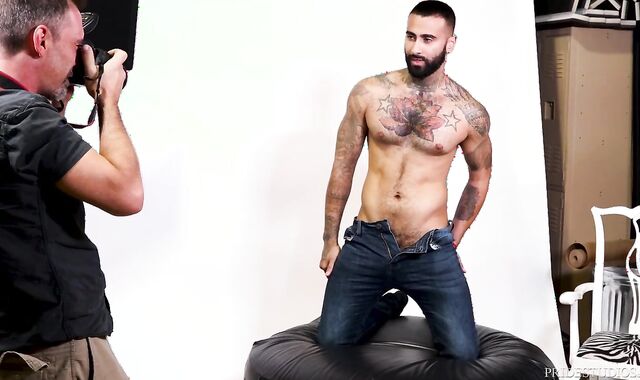 MenOver30.com: Defined and pierced Joe Parker gullet plumb