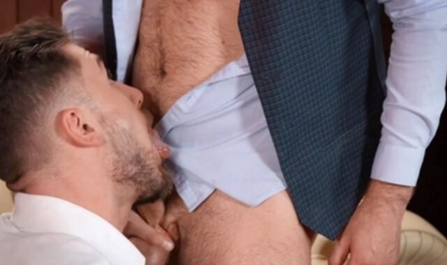 GodsOfMen.com: Nicely-shaped tatted euro homo smacking indoor