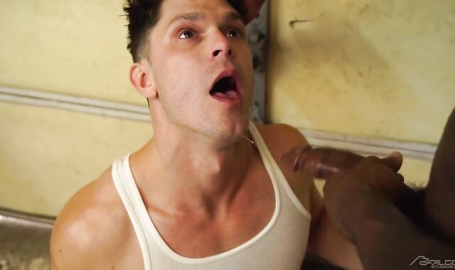 FalconStudios - Dark-hued bodybuilder Johnny loves gargle