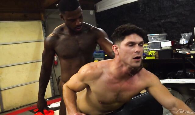 FalconStudios - Dark-hued bodybuilder Johnny loves gargle