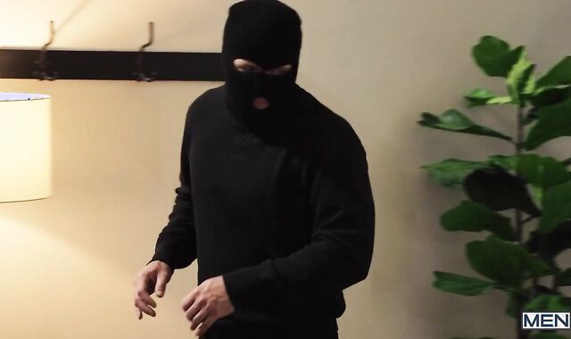 DrillMyHole.com - Yankee Michael Boston put handcuffs on act