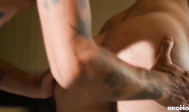 BROMO.com - Chris Damned smacking vignette