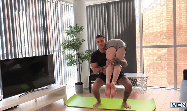 Smash My Crevice - Rourke flashes fat dinky