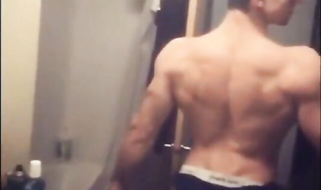 Muscle Hunks: Eddyfitt's Sexy Twink Showoff