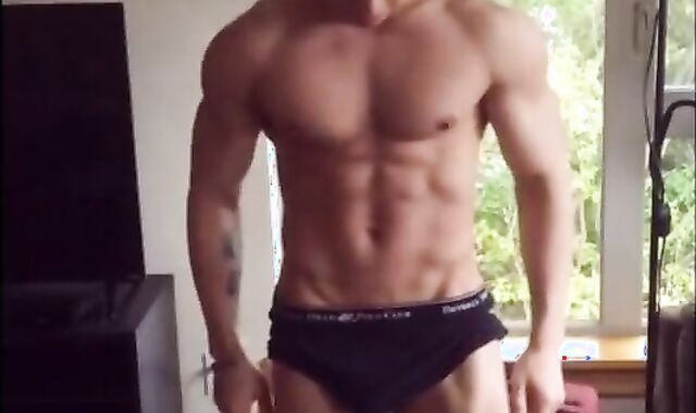 Muscle Hunks: Eddyfitt's Sexy Twink Showoff