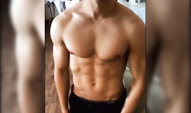 Muscle Hunks: Eddyfitt's Sexy Twink Showoff