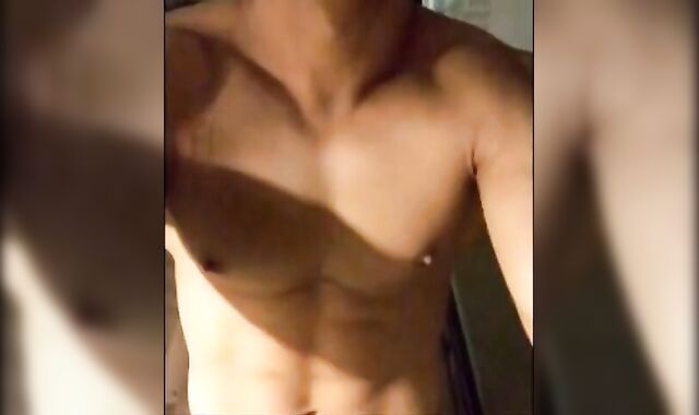 Muscle Hunks: Eddyfitt's Sexy Twink Showoff