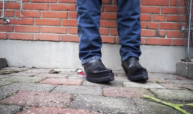 Holiday amateur boot crushing