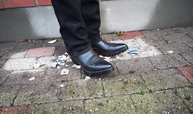 Holiday amateur boot crushing