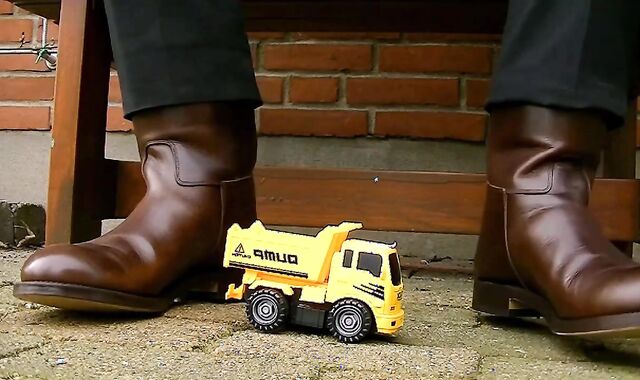 Holiday amateur boot crushing