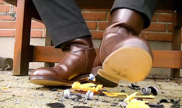Holiday amateur boot crushing