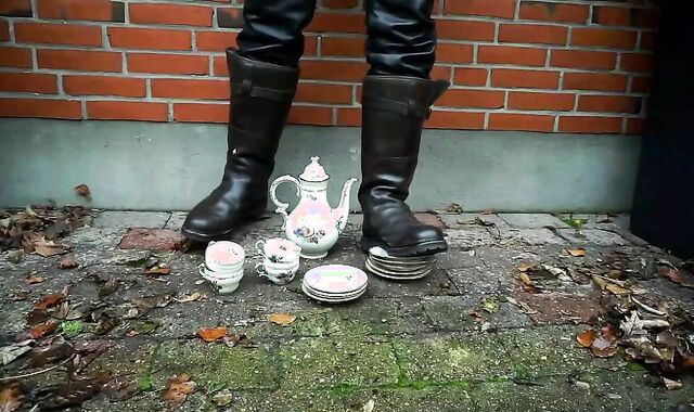 Holiday amateur boot crushing