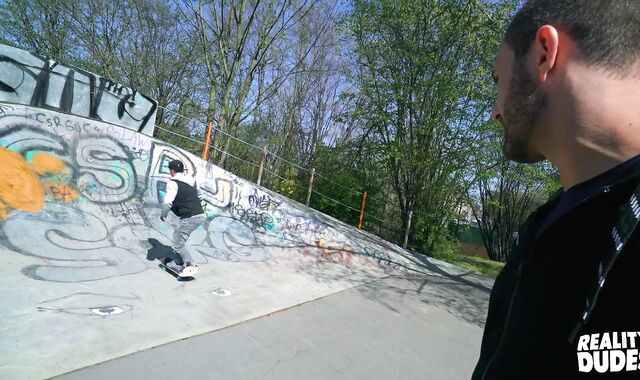 men In Public 49 - Skatepark - pink hole Enjoy