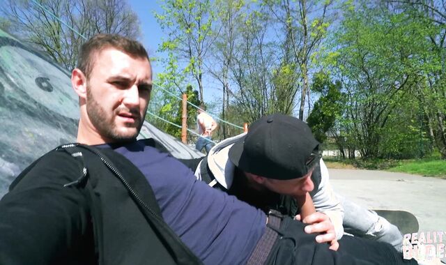 men In Public 49 - Skatepark - pink hole Enjoy