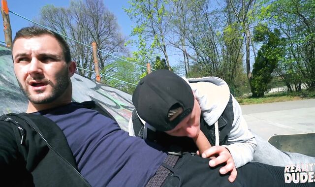 men In Public 49 - Skatepark - pink hole Enjoy