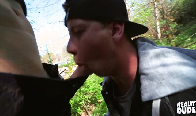 men In Public 49 - Skatepark - pink hole Enjoy