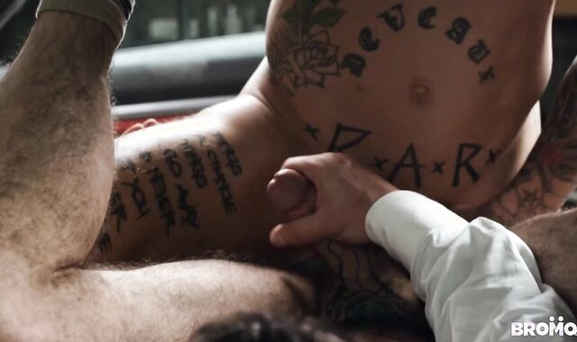 GUYS.com: Yankee spunked in camper