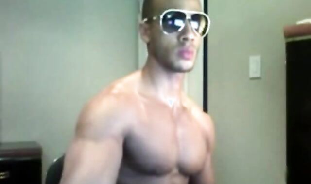 Mr muscles extraordinaire web camera flash huge shaft