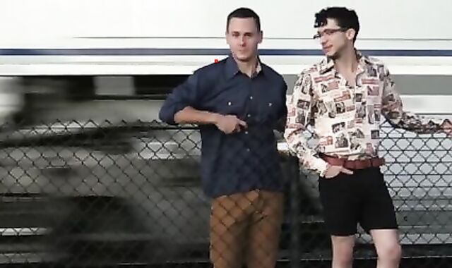 naked Cruising - Wolf tear up