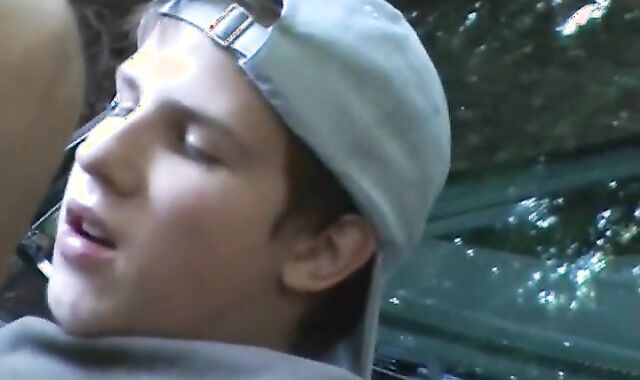 2 Bears bang youthful Hitchhikers